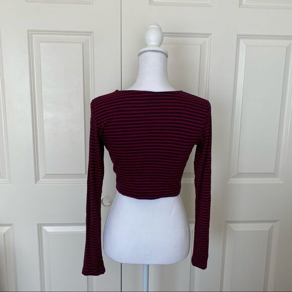 Lisakai Long Sleeve Crop Top - Picture 5 of 11